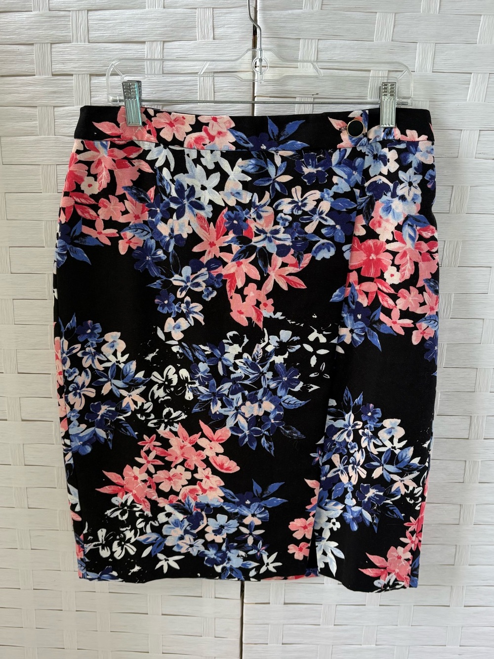 Talbots Size 10 Black Floral Pencil Skirt Pink & Blue‎ Cotton Blend Lined Career